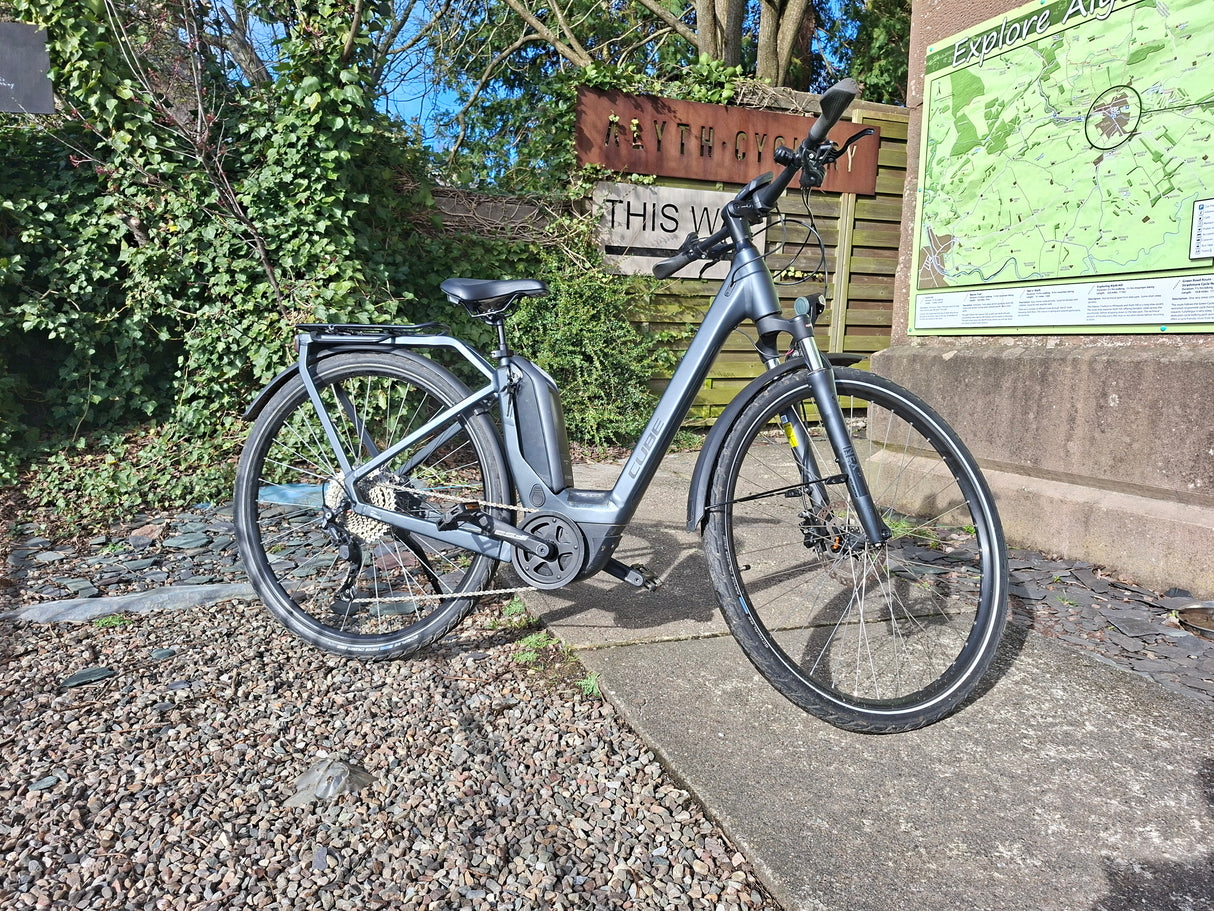 Cube Touring (46cm/Size small/Trade in to clear)