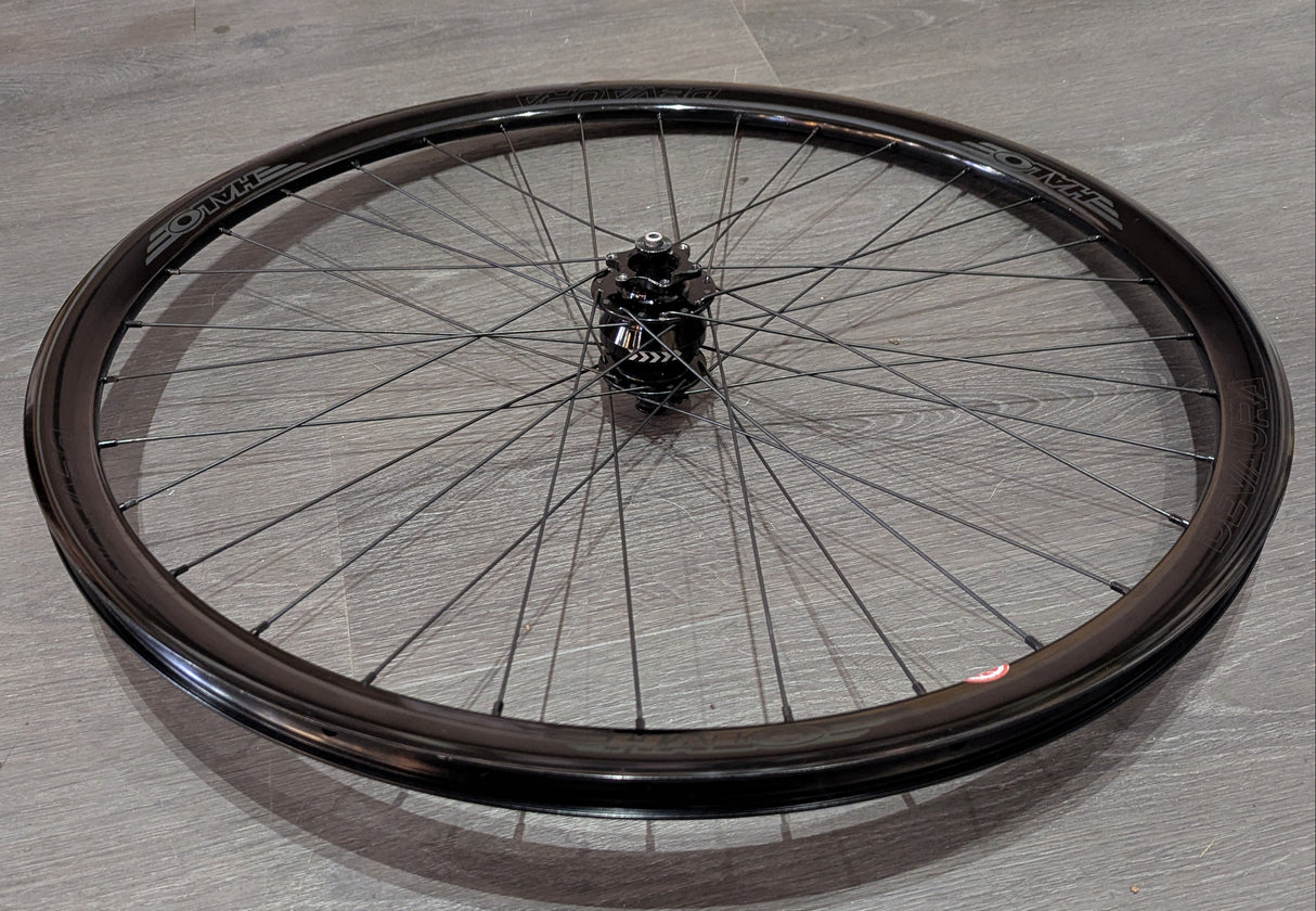 Halo Devaura 32 spoke front wheel with 135mm QR 6 bolt SP Dynamo hub NOS